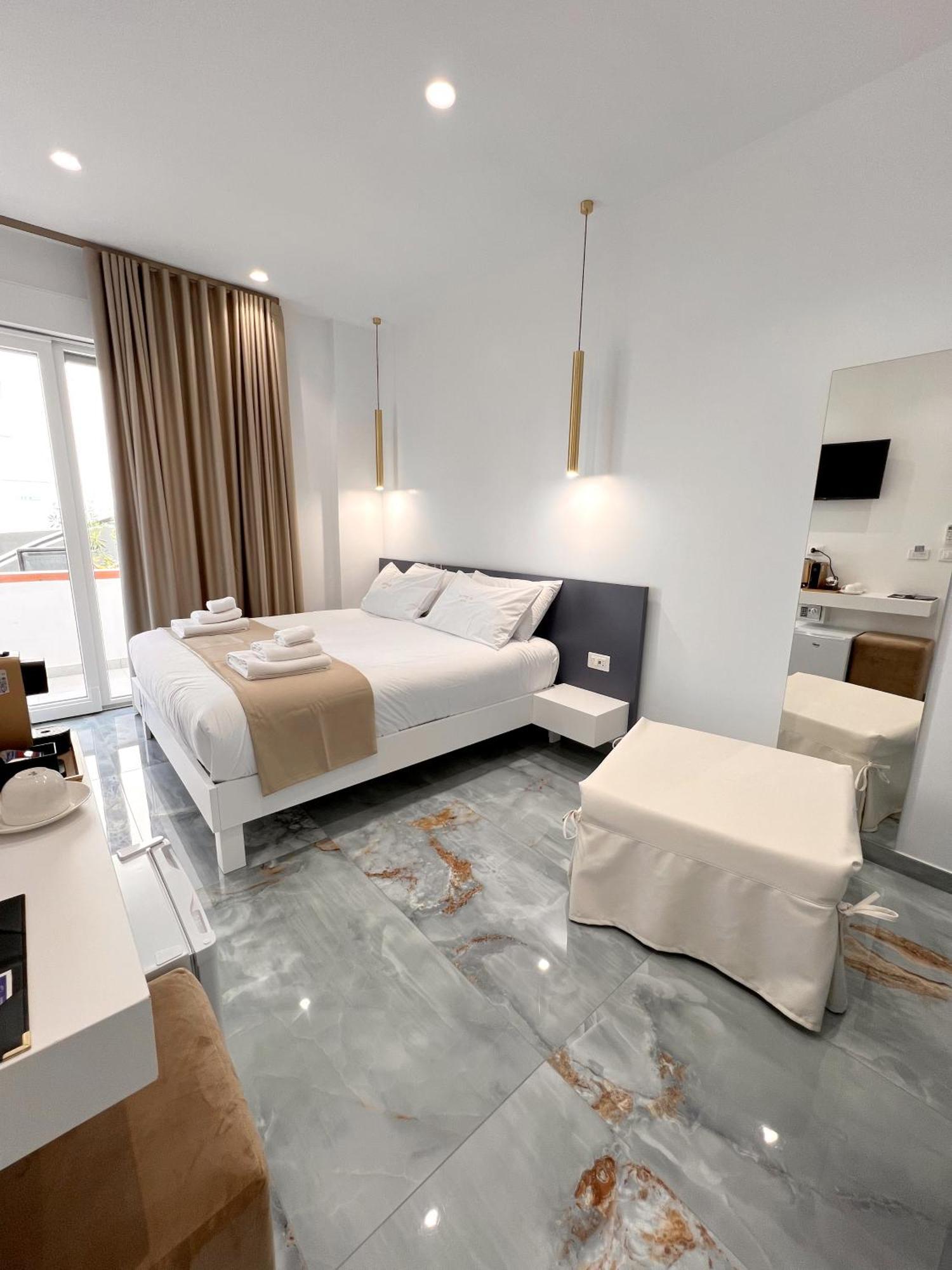 Suite 14 Scalea Exteriör bild