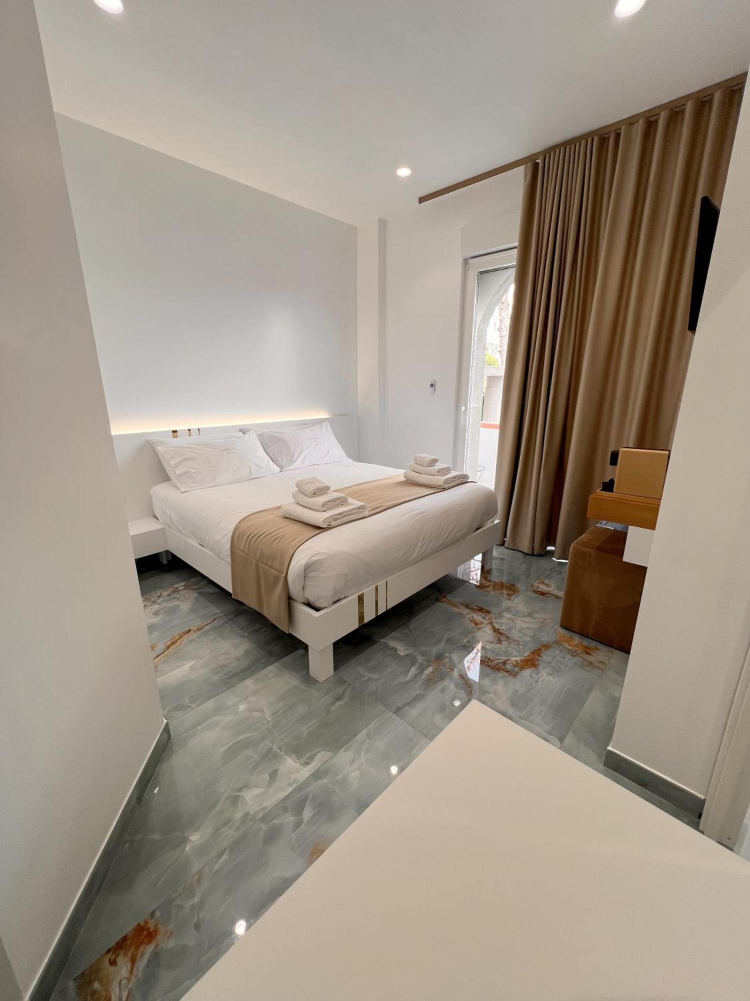 Suite 14 Scalea Exteriör bild