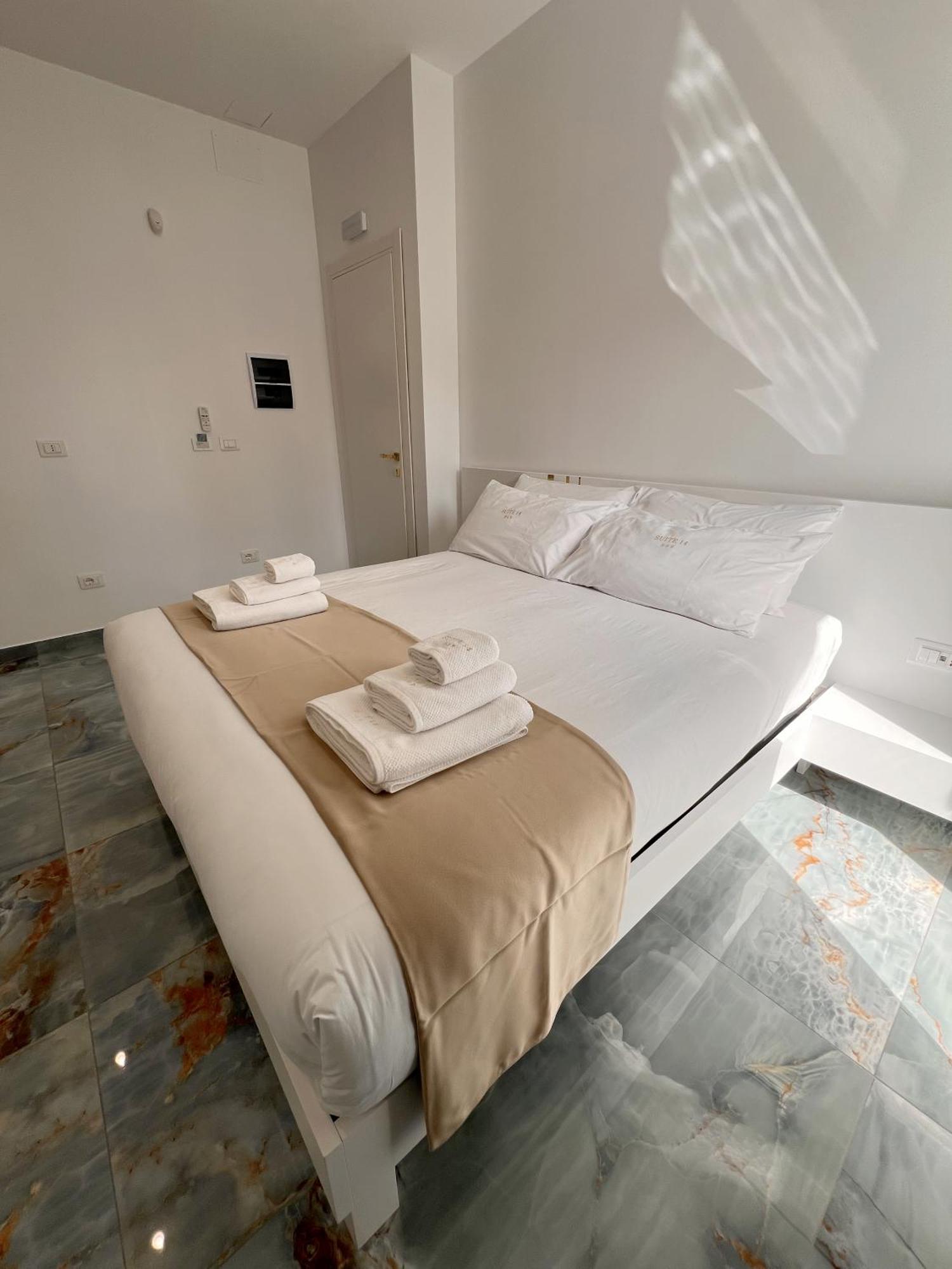 Suite 14 Scalea Exteriör bild